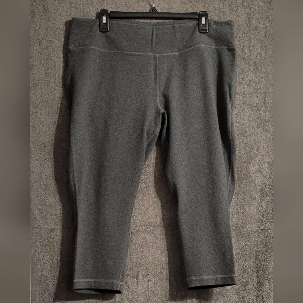 Women's 2XL, gray TekGear workout capris.